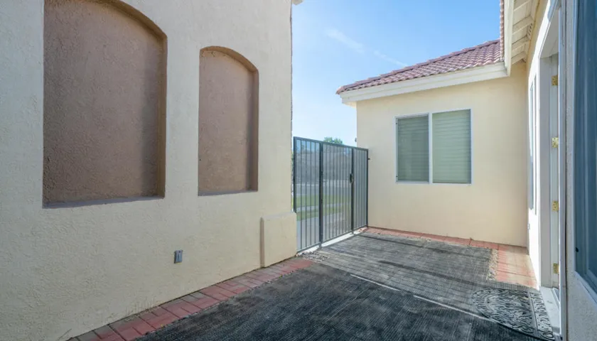 49142 Barrymore Exterior-19