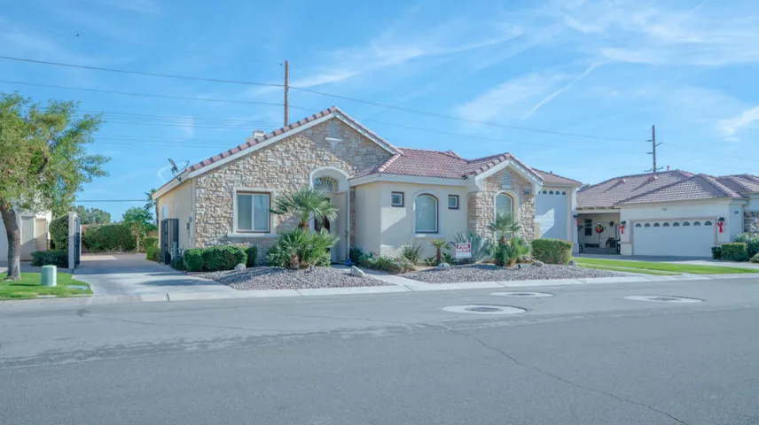 49142 Barrymore Exterior-32