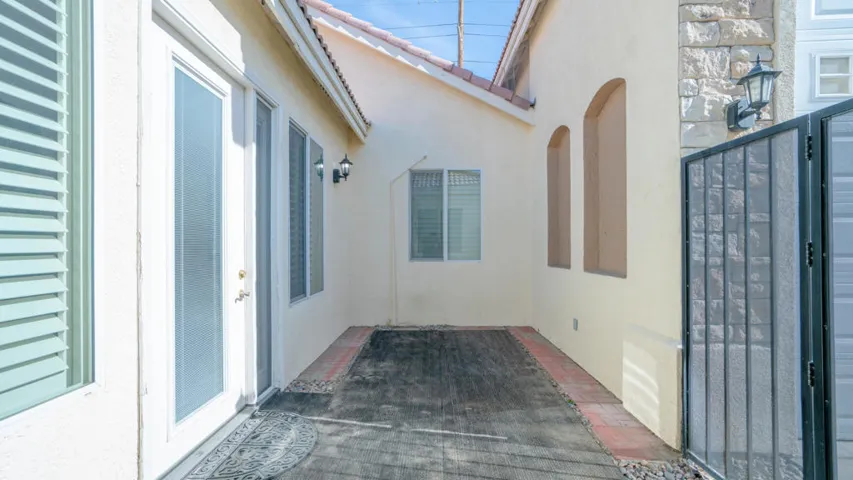 49142 Barrymore Exterior-23