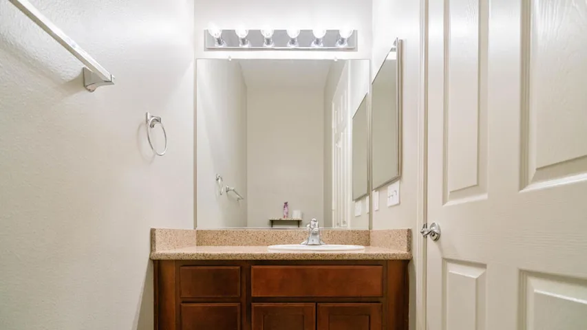 49142 Barrymore Interior-40