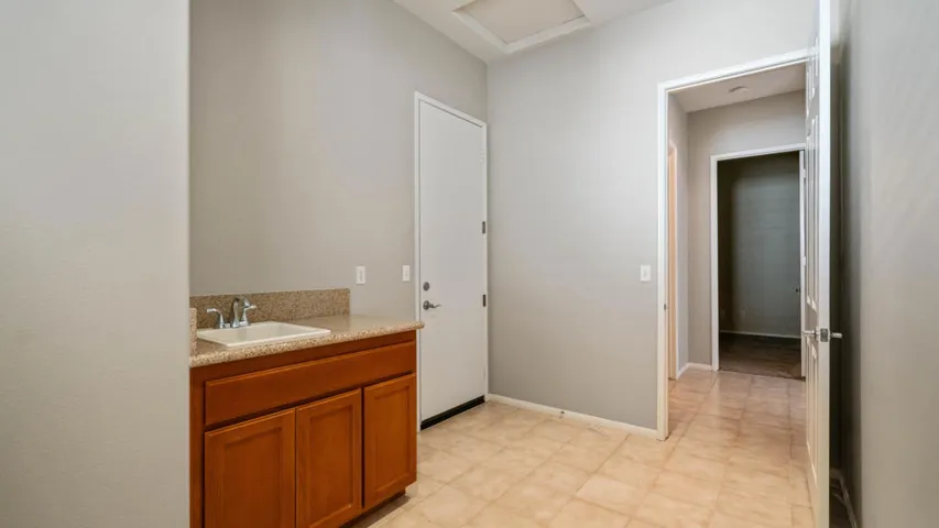 49142 Barrymore Interior-32