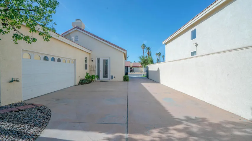 49142 Barrymore Exterior-17