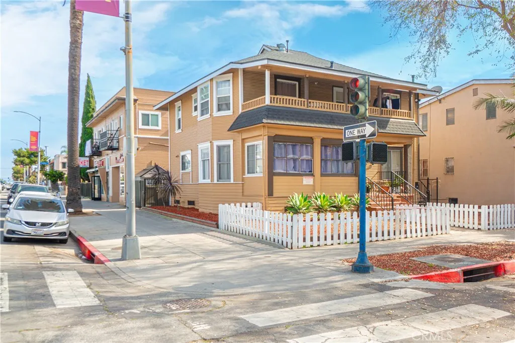 406 E 7th, Long Beach, California 90813 home-pic-15