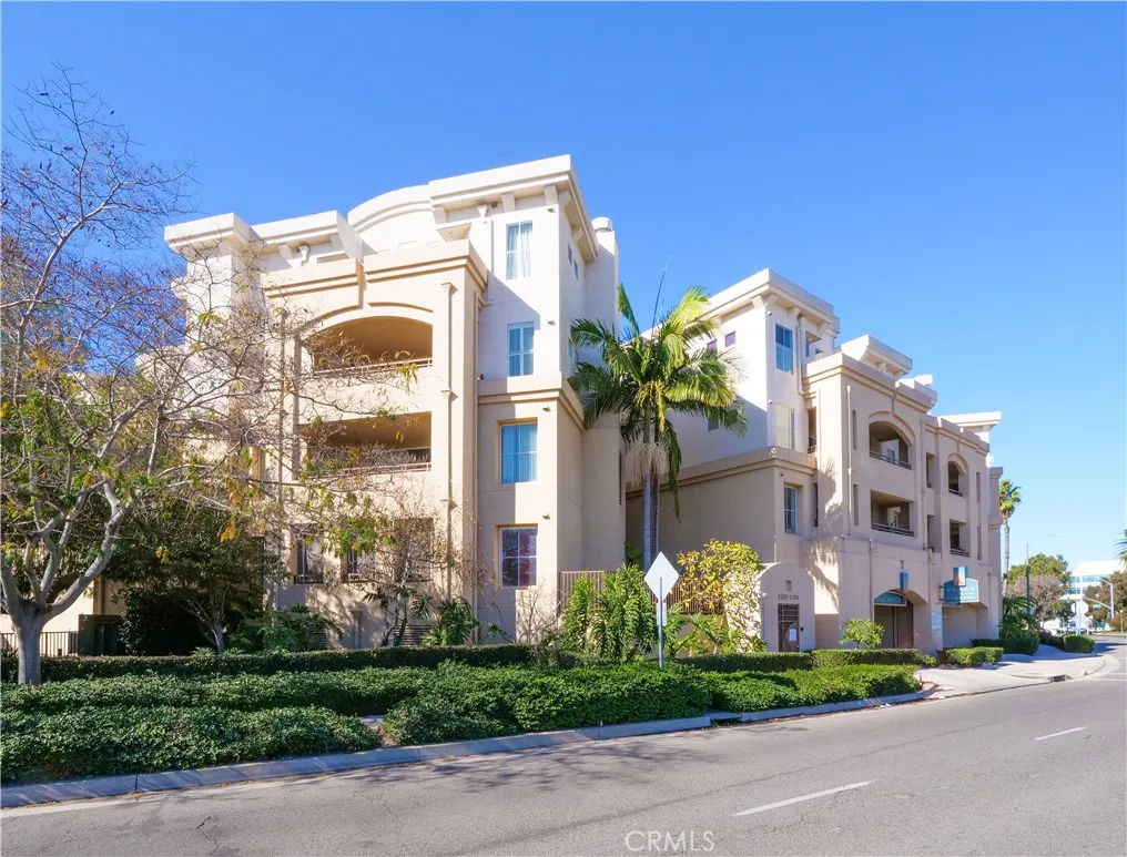 1281 Cabrillo Avenue 303, Torrance, California 90501 home-pic-1