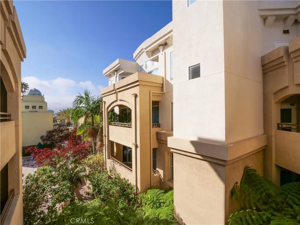 1281 Cabrillo Avenue 303, Torrance, California 90501 home-pic-21