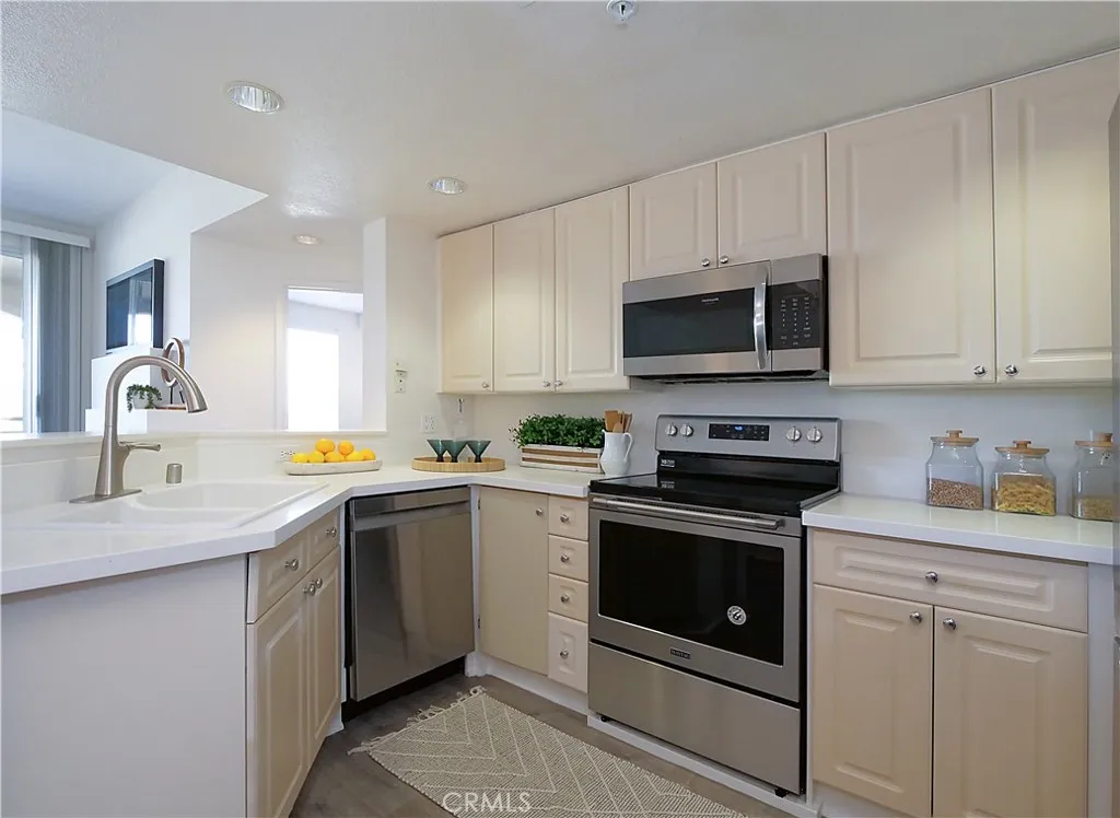1281 Cabrillo Avenue 303, Torrance, California 90501 home-pic-8