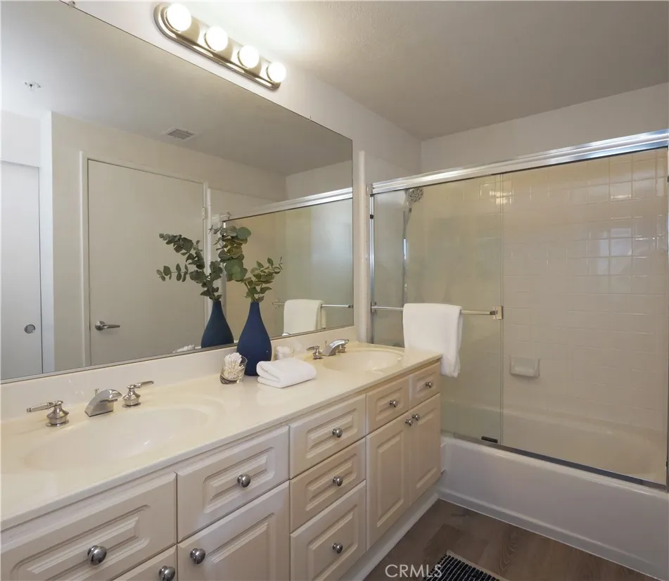 1281 Cabrillo Avenue 303, Torrance, California 90501 home-pic-12