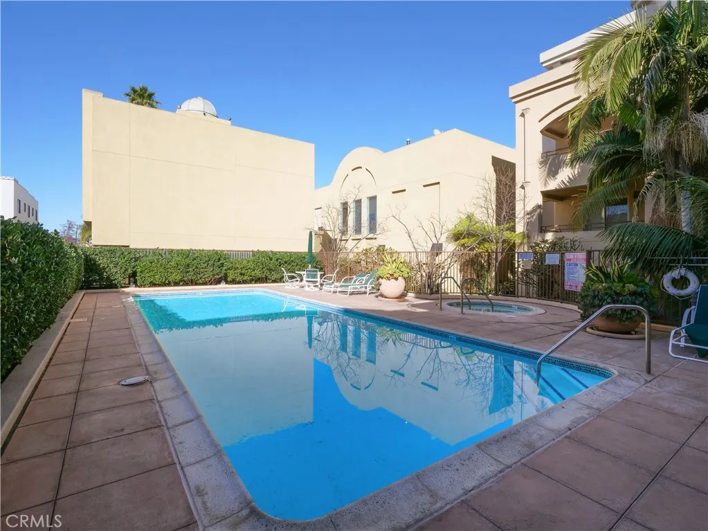 1281 Cabrillo Avenue 303, Torrance, California 90501 home-pic-23