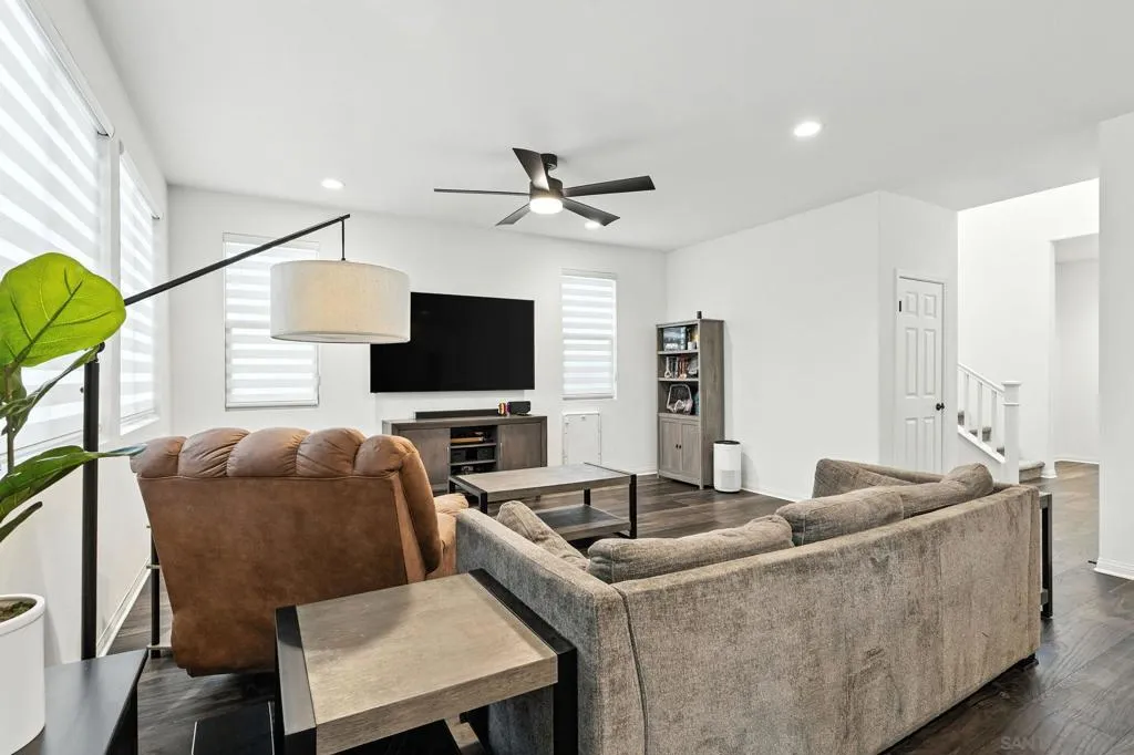 32005 Radiant Dr, Temecula, California 92591 home-pic-8