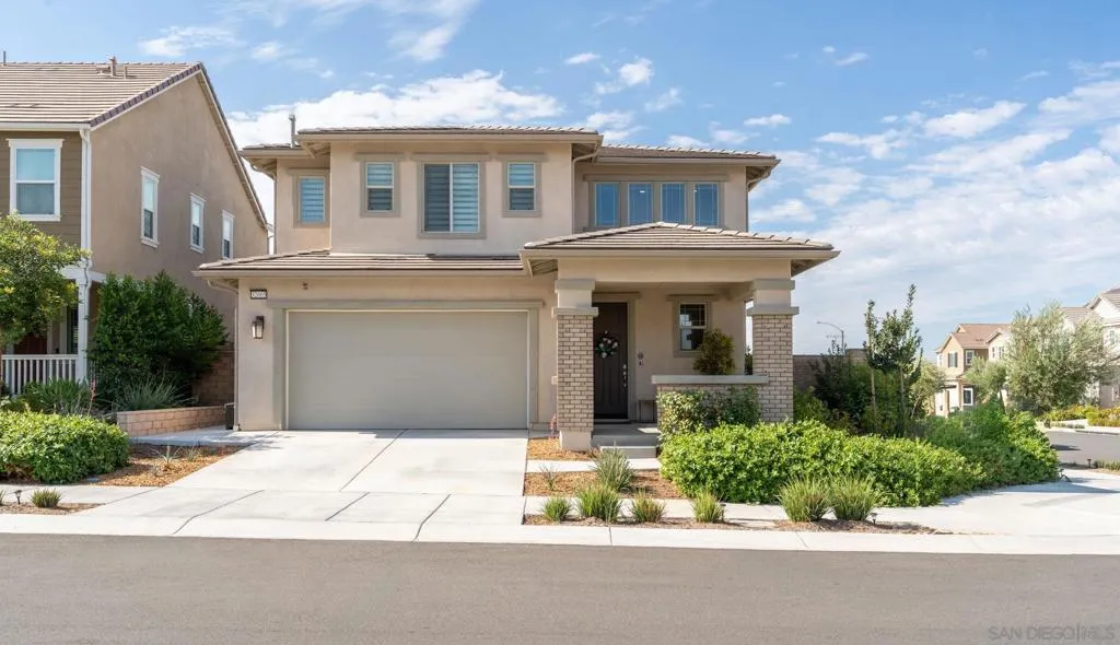 32005 Radiant Dr, Temecula, California 92591 home-pic-2