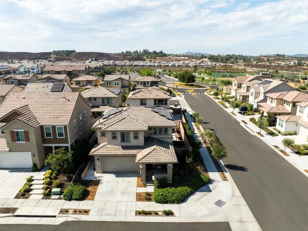 32005 Radiant Dr, Temecula, California 92591 home-pic-34