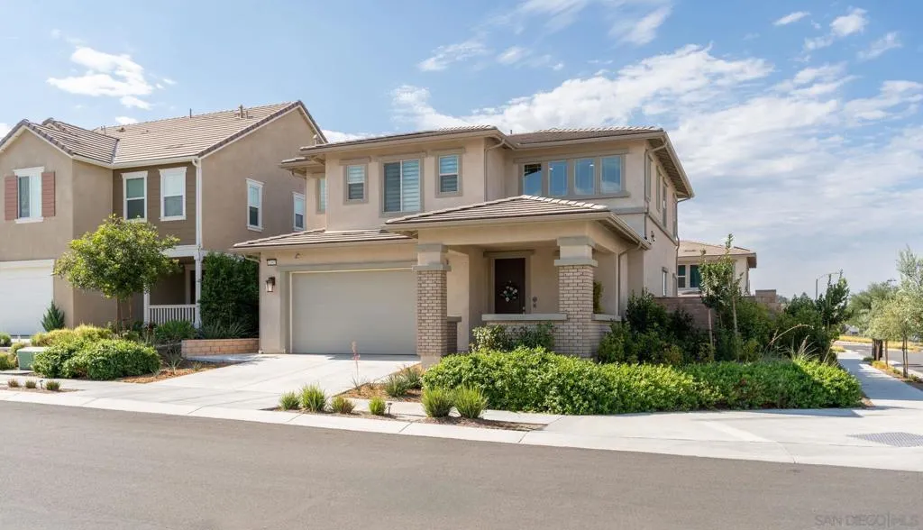 32005 Radiant Dr, Temecula, California 92591 home-pic-1