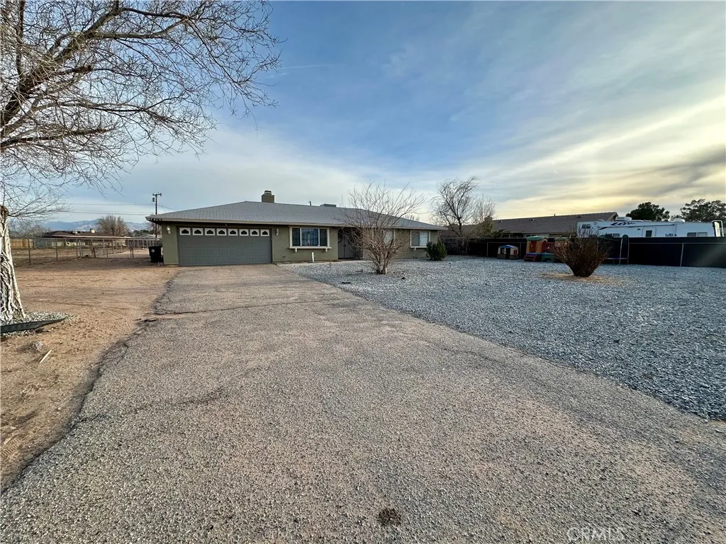 14783 Tonikan Lane, Apple Valley, California 92307 home-pic-1