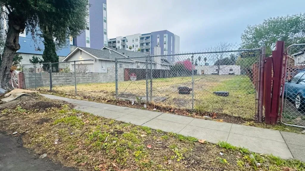 278 Grand Ave