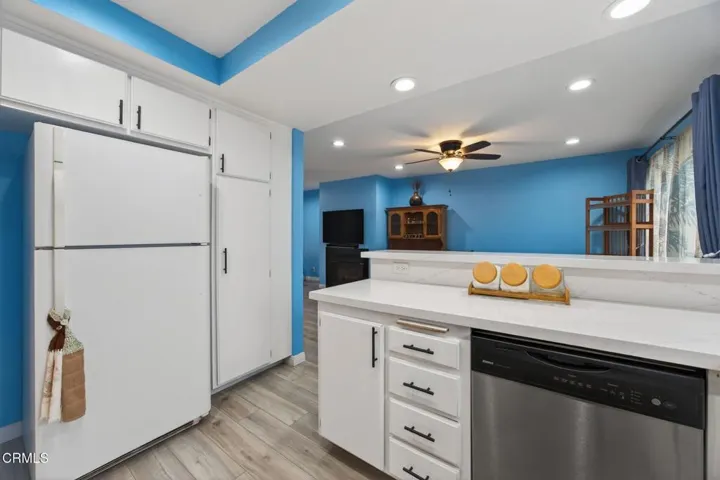 13-web-or-mls-Upmarket Media-699Cou025