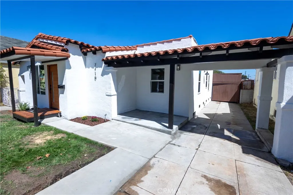 7710 S Halldale Avenue, Los Angeles, California 90047 home-pic-1