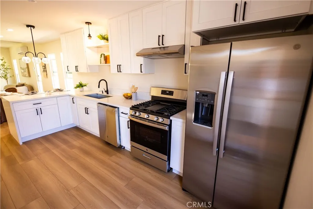 7710 S Halldale Avenue, Los Angeles, California 90047 home-pic-10