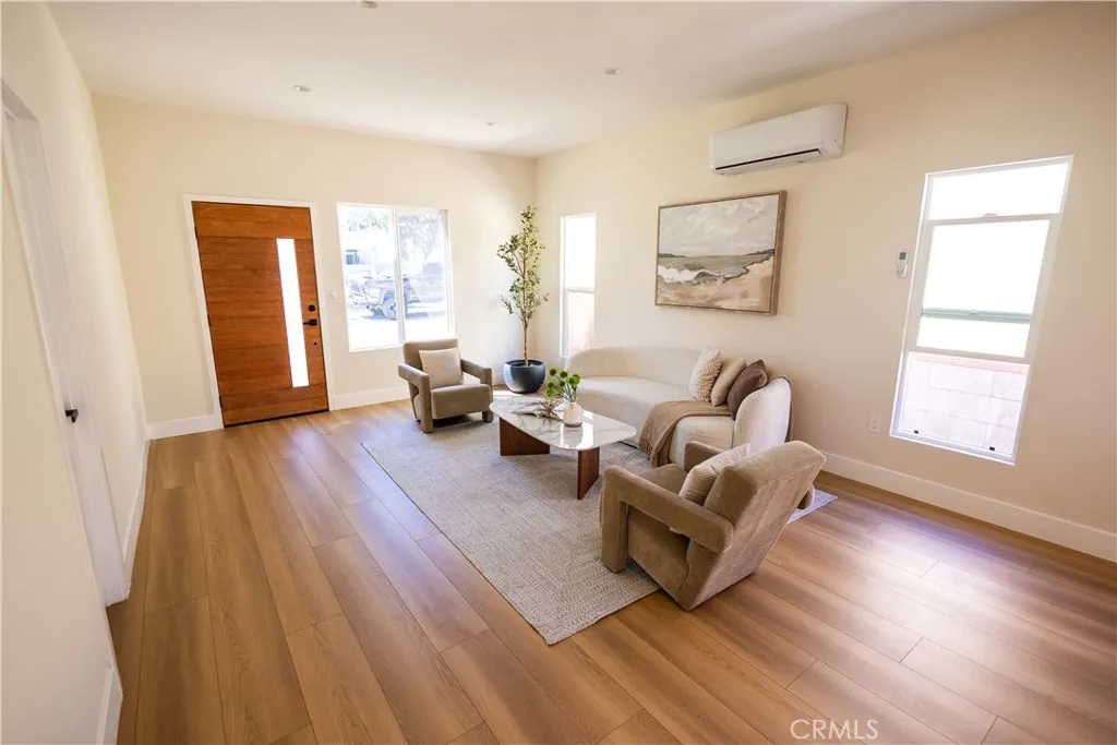 7710 S Halldale Avenue, Los Angeles, California 90047 home-pic-5