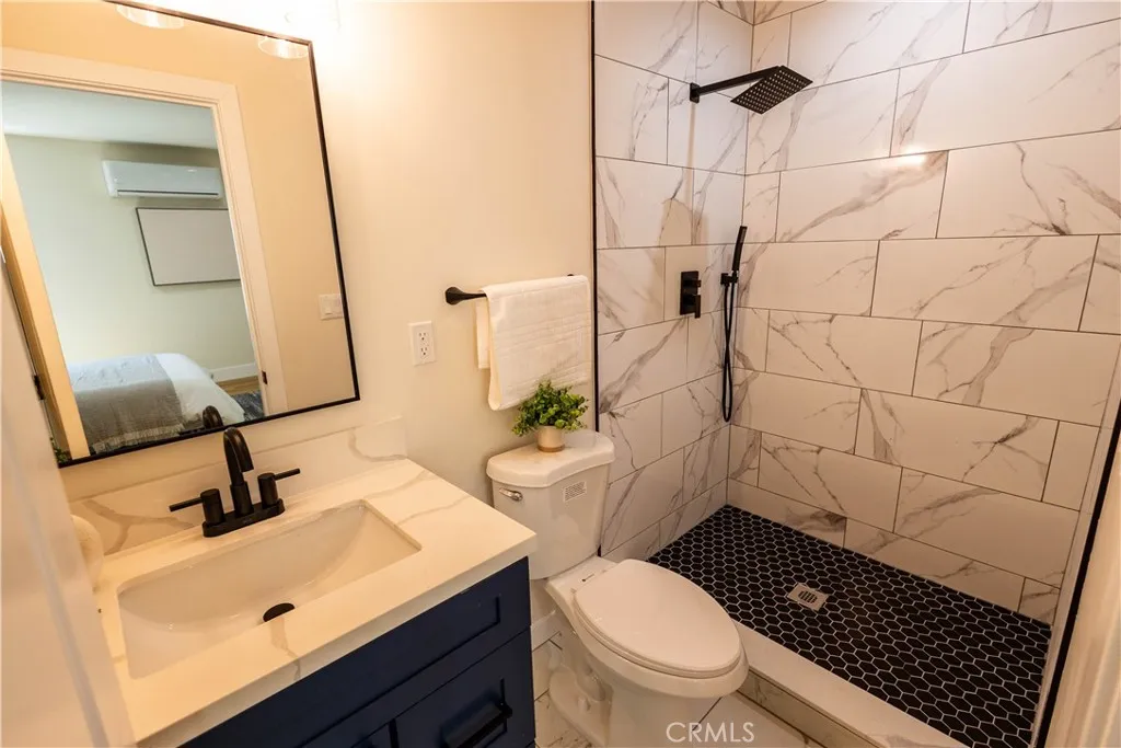 7710 S Halldale Avenue, Los Angeles, California 90047 home-pic-12