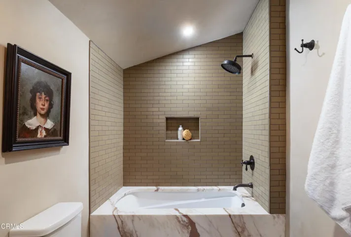 154.1220 Hillcrest(2)_2530_mls