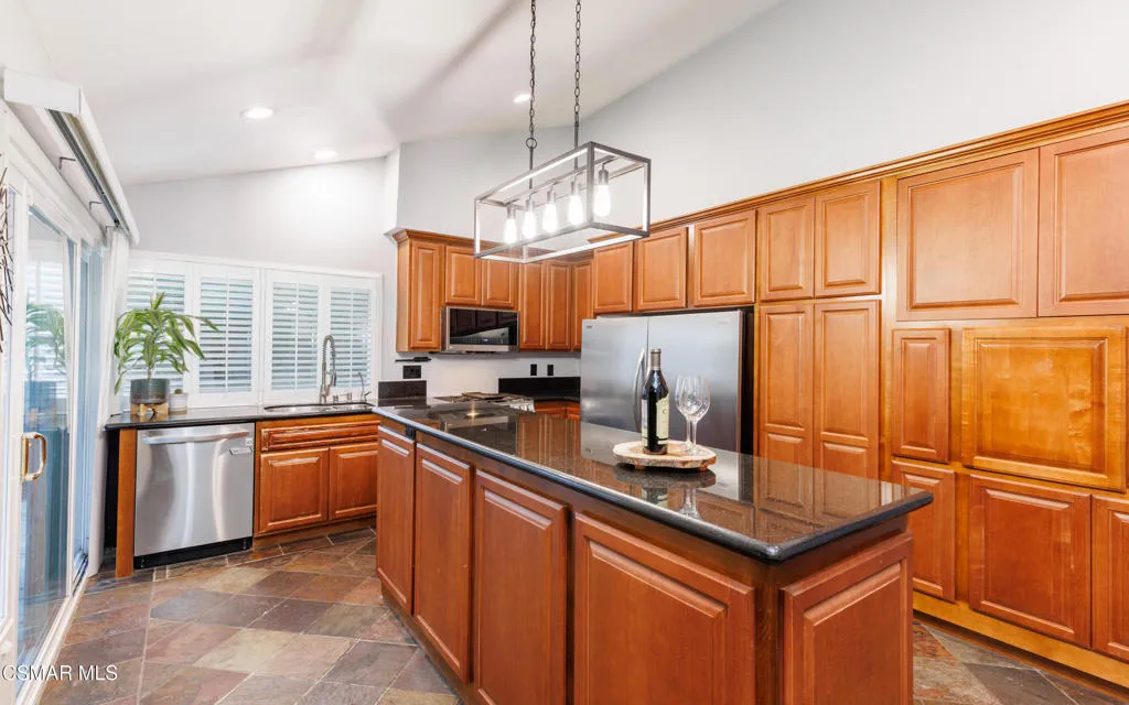 2128 Tremont Avenue, Simi Valley, California 93063 home-pic-8