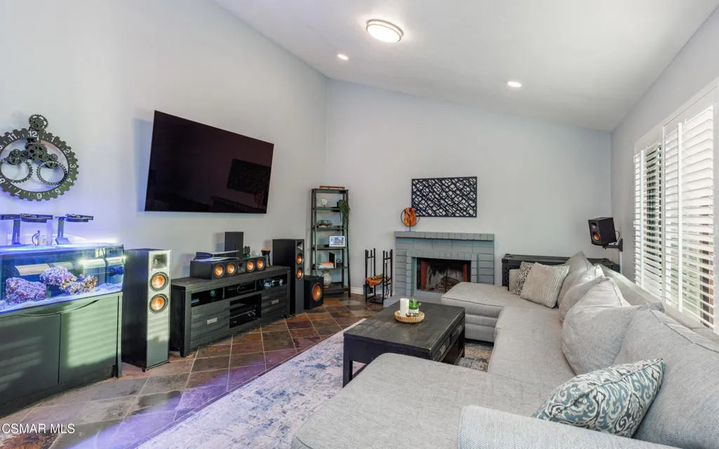 2128 Tremont Avenue, Simi Valley, California 93063 home-pic-4