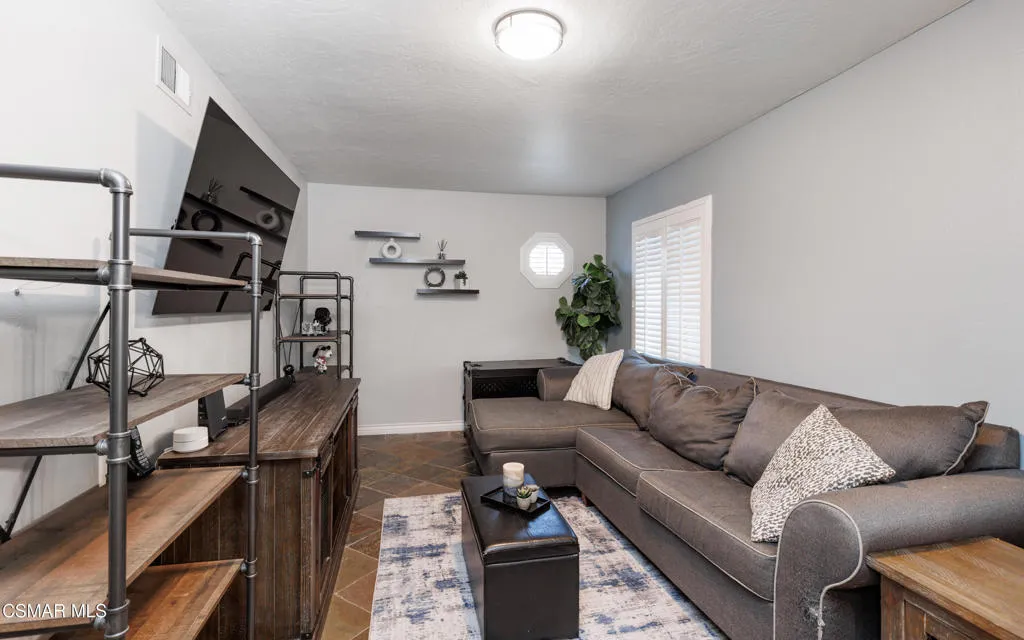 2128 Tremont Avenue, Simi Valley, California 93063 home-pic-27