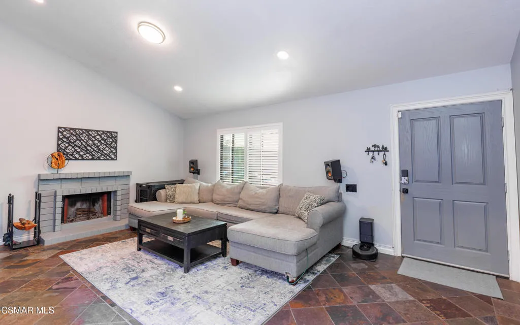 2128 Tremont Avenue, Simi Valley, California 93063 home-pic-3