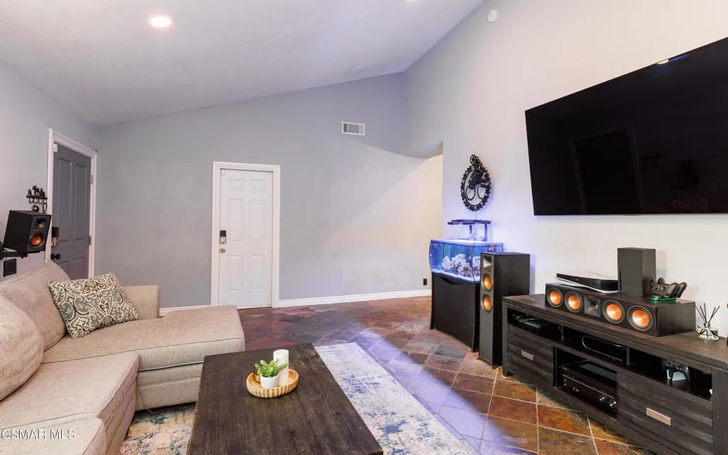 2128 Tremont Avenue, Simi Valley, California 93063 home-pic-5