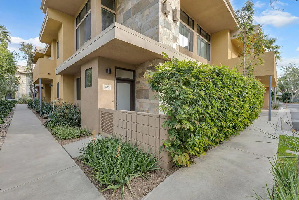 910 E Palm Canyon Drive 101, Palm Springs, California 92264 home-pic-1