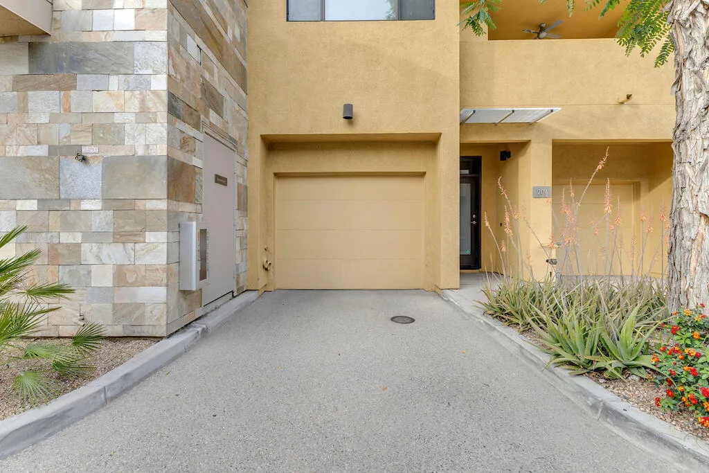 910 E Palm Canyon Drive 101, Palm Springs, California 92264 home-pic-41