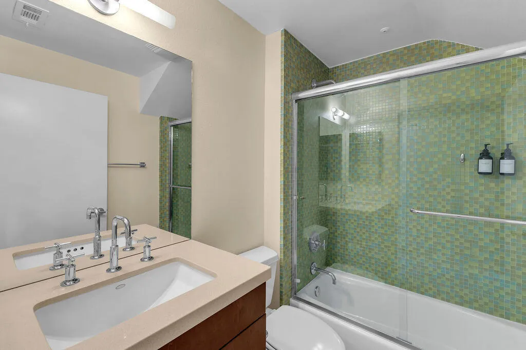 910 E Palm Canyon Drive 101, Palm Springs, California 92264 home-pic-37