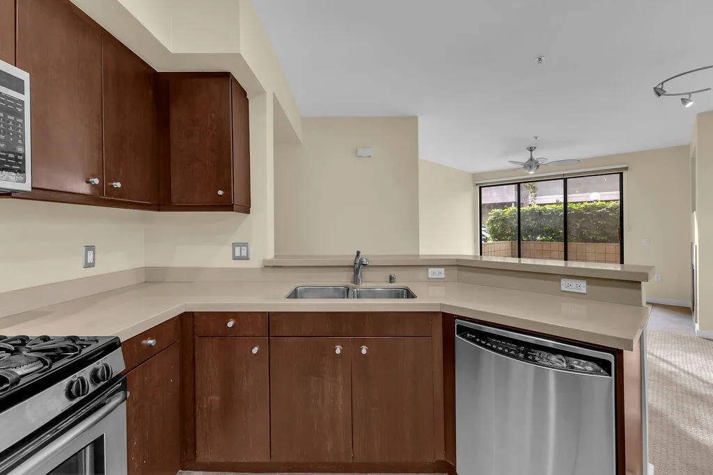 910 E Palm Canyon Drive 101, Palm Springs, California 92264 home-pic-21