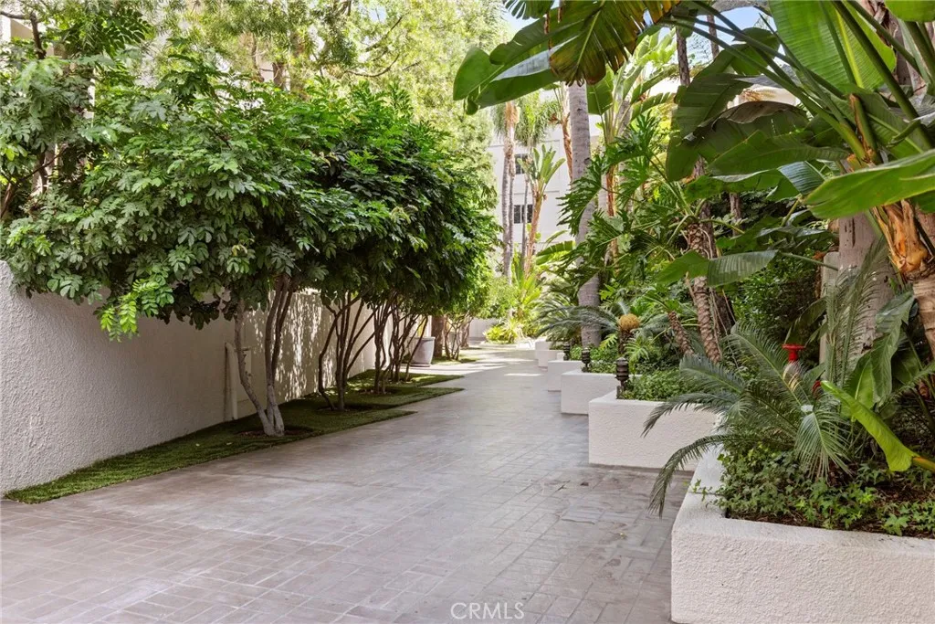 1131 Alta Loma Road 527, West Hollywood, California 90069 home-pic-23