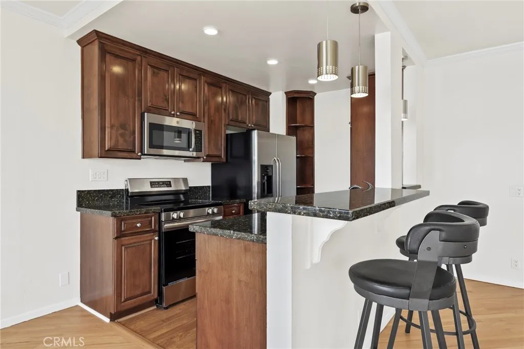 1131 Alta Loma Road 527, West Hollywood, California 90069 home-pic-6