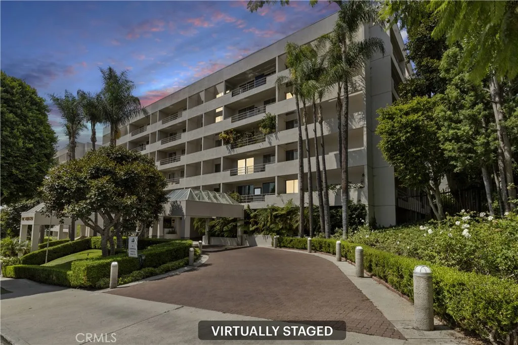 1131 Alta Loma Road 527, West Hollywood, California 90069 home-pic-18