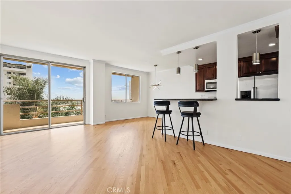 1131 Alta Loma Road 527, West Hollywood, California 90069 home-pic-2