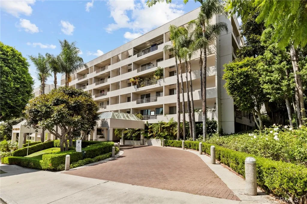 1131 Alta Loma Road 527, West Hollywood, California 90069 home-pic-19