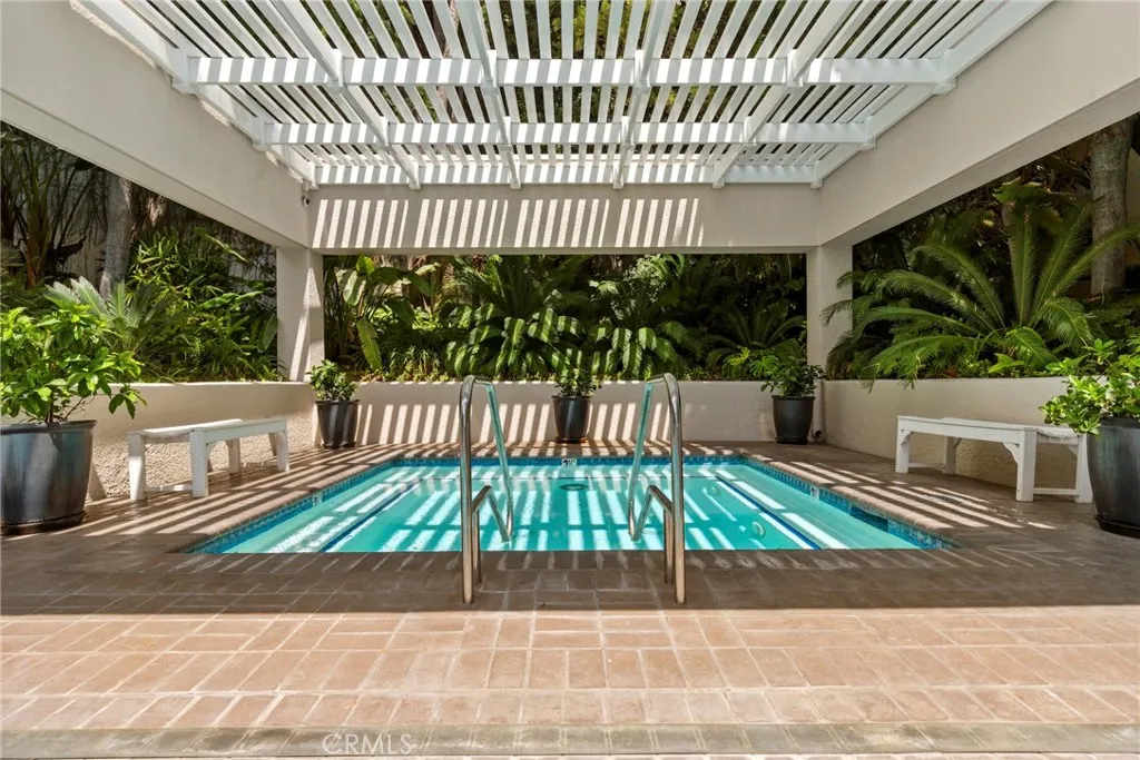 1131 Alta Loma Road 527, West Hollywood, California 90069 home-pic-25