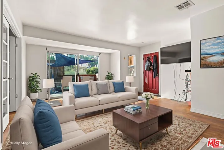 virtual staged liv room