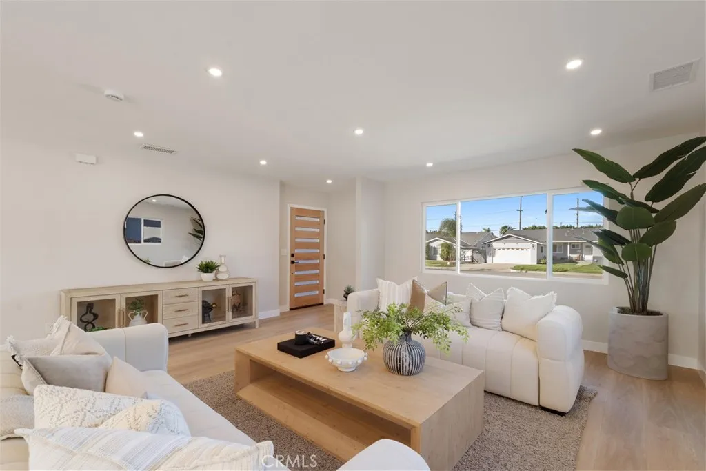 534 E Hoover, Orange, California 92867 home-pic-6