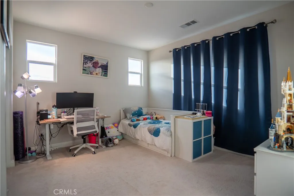 20525 Martingale, Saugus, California 91350 home-pic-24