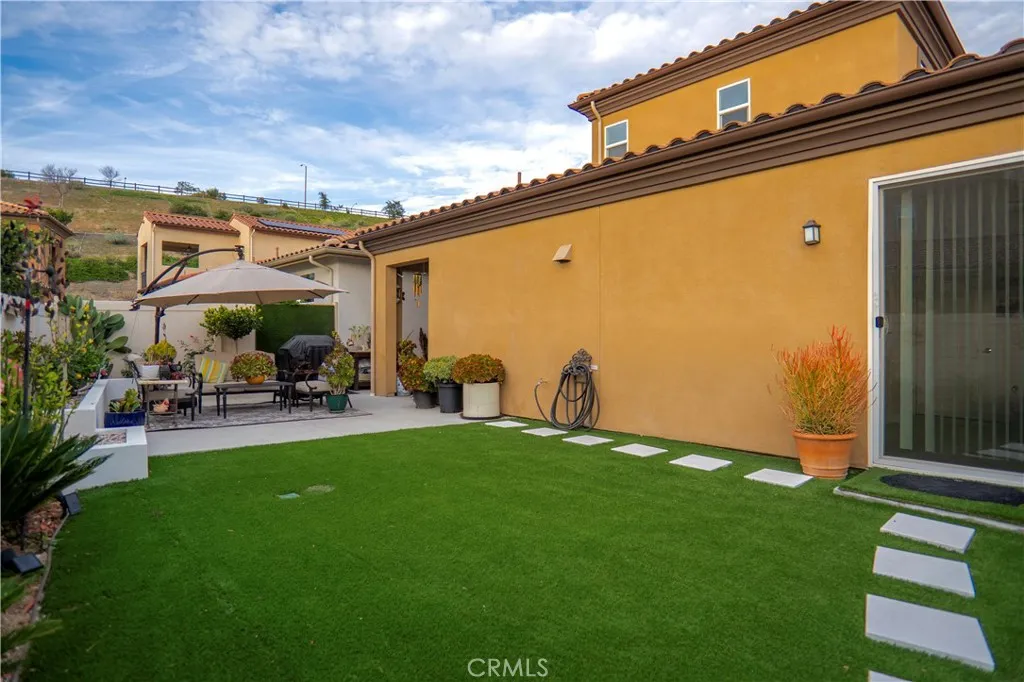 20525 Martingale, Saugus, California 91350 home-pic-16
