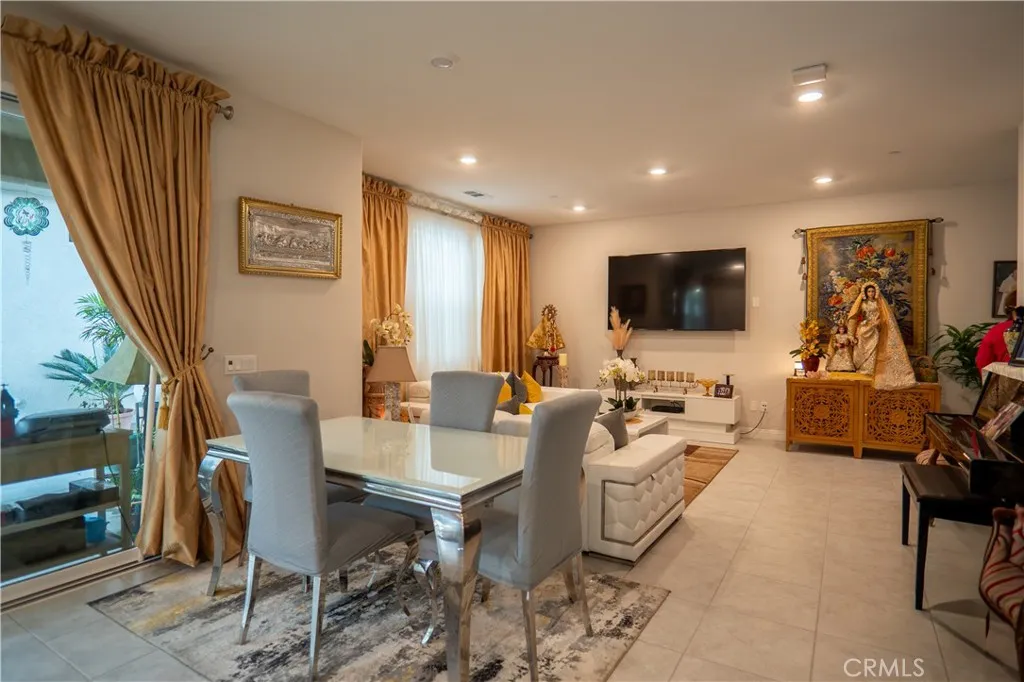20525 Martingale, Saugus, California 91350 home-pic-10