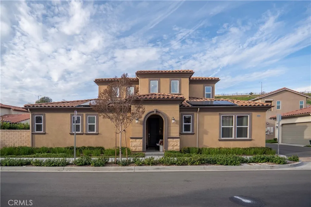 20525 Martingale, Saugus, California 91350 home-pic-1
