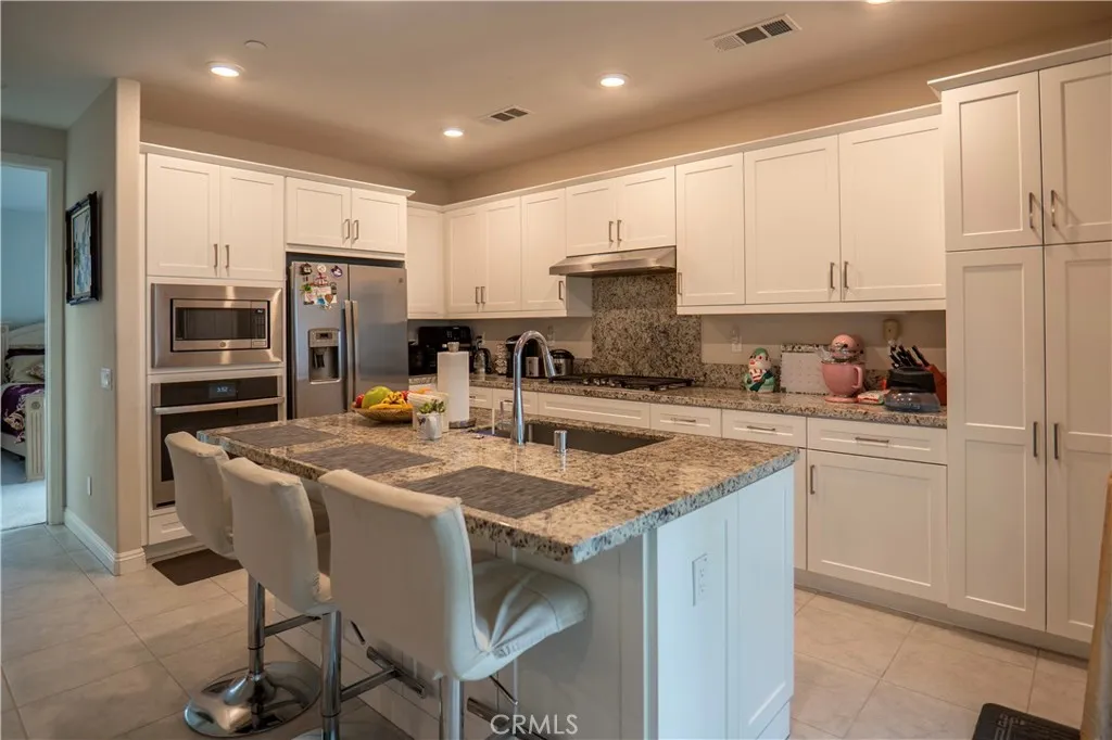 20525 Martingale, Saugus, California 91350 home-pic-12