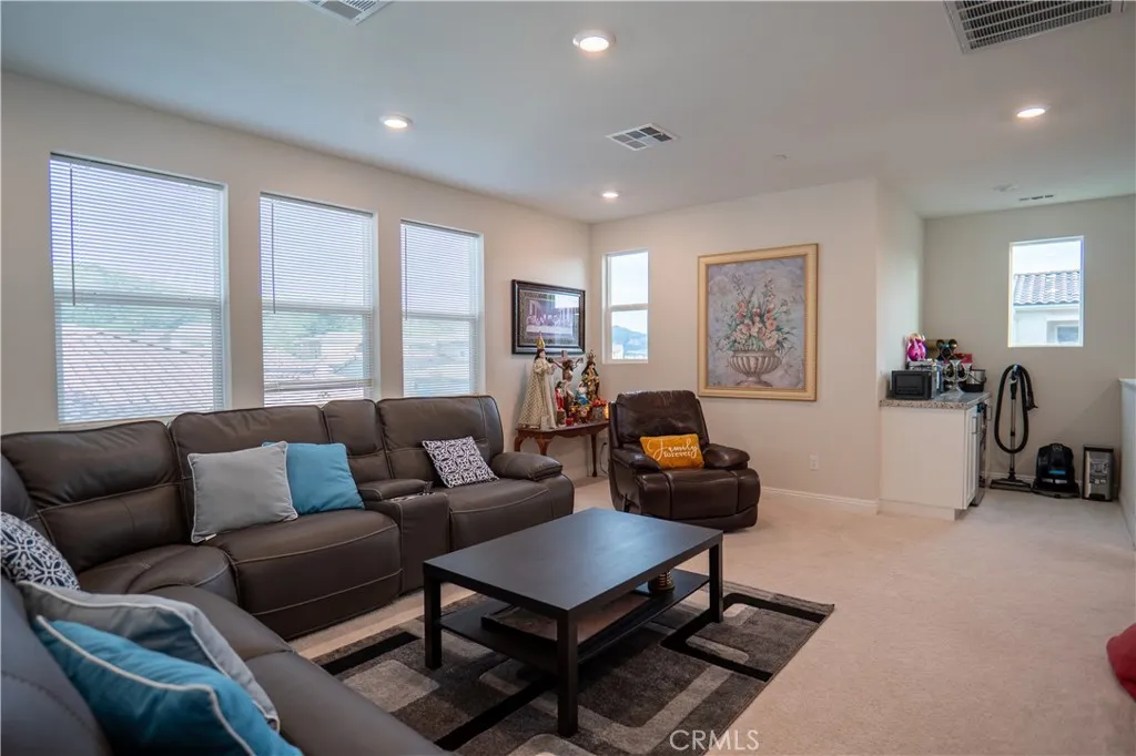 20525 Martingale, Saugus, California 91350 home-pic-22