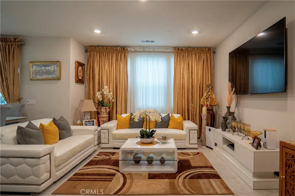 20525 Martingale, Saugus, California 91350 home-pic-8