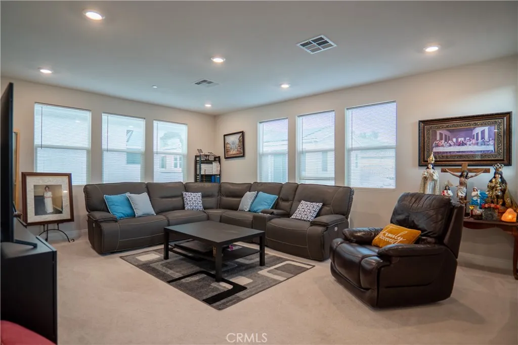 20525 Martingale, Saugus, California 91350 home-pic-21