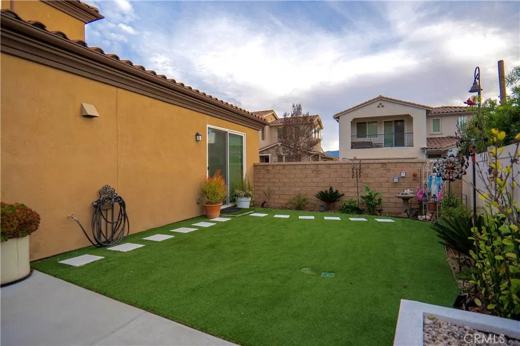 20525 Martingale, Saugus, California 91350 home-pic-15
